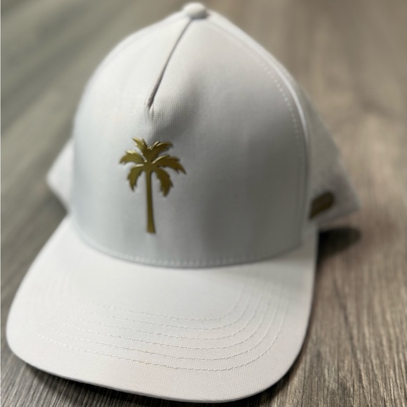 alter Ego Accessories - Alter Ego Running White Baseball Cap with Gold Palm Tree SnapBack